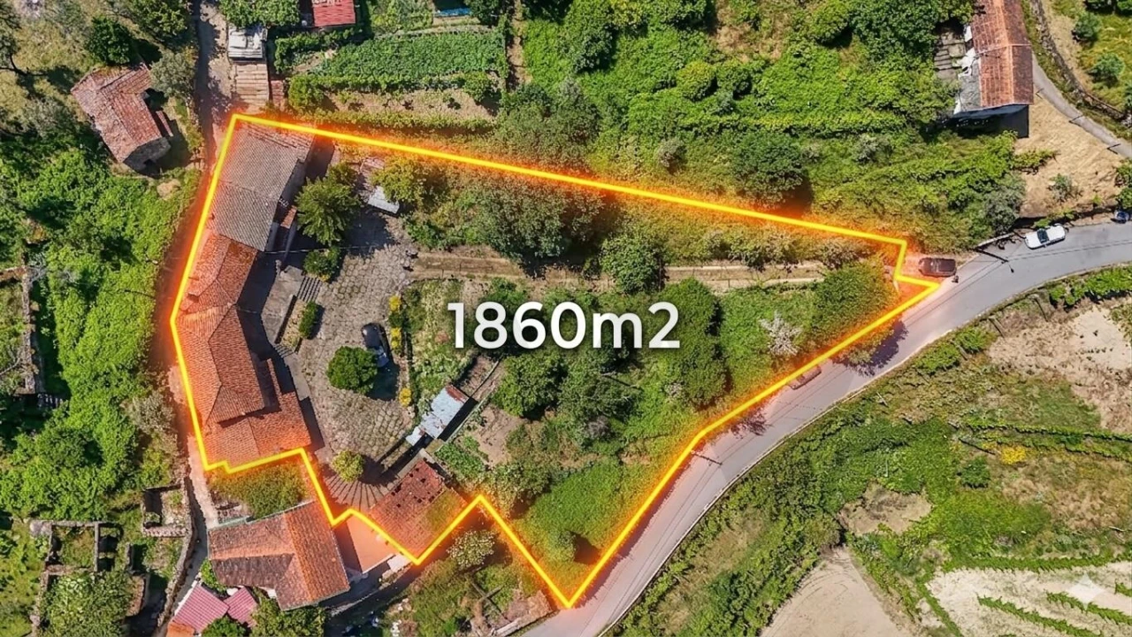 Moradia T3 para Venda em Santa Cruz do Douro e São Tomé de Covelas Foto 1