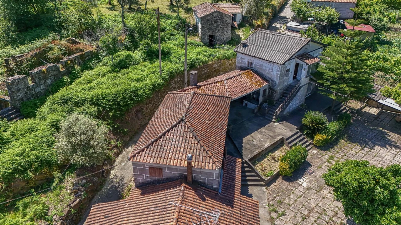 Moradia T3 para Venda em Santa Cruz do Douro e São Tomé de Covelas Foto 28