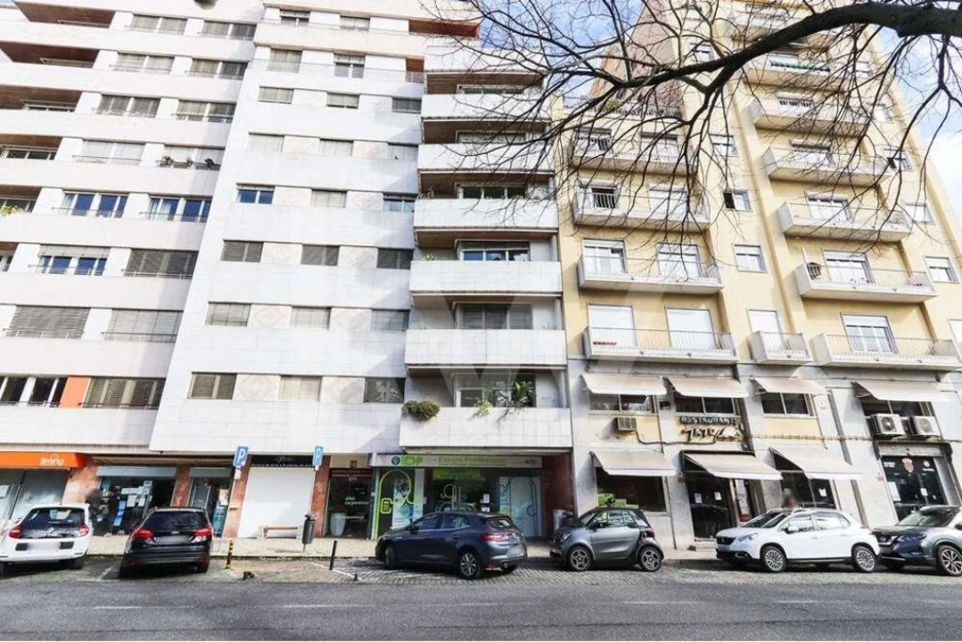 Loja para Venda em Alvalade Foto 1