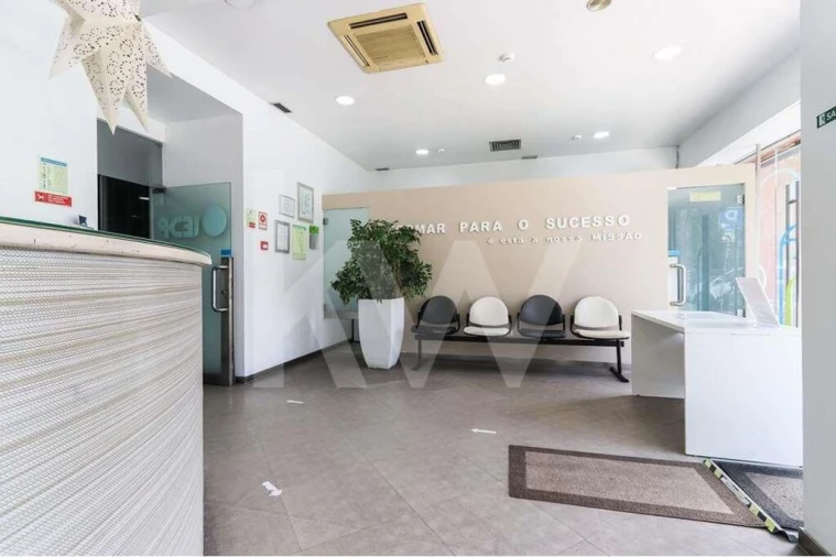 Loja para Venda em Alvalade Foto 4