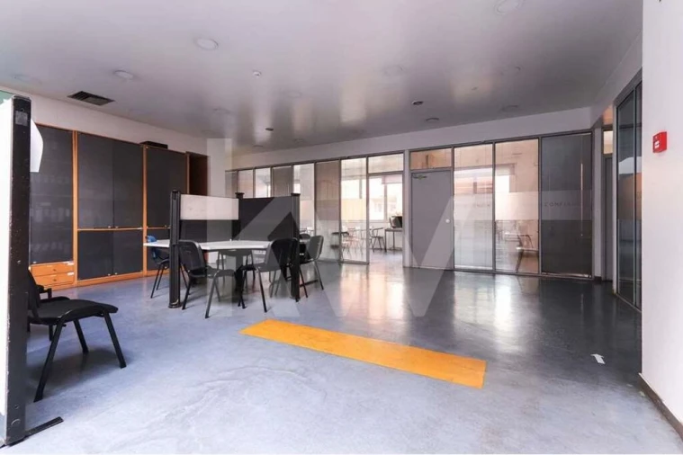 Loja para Venda em Alvalade Foto 8