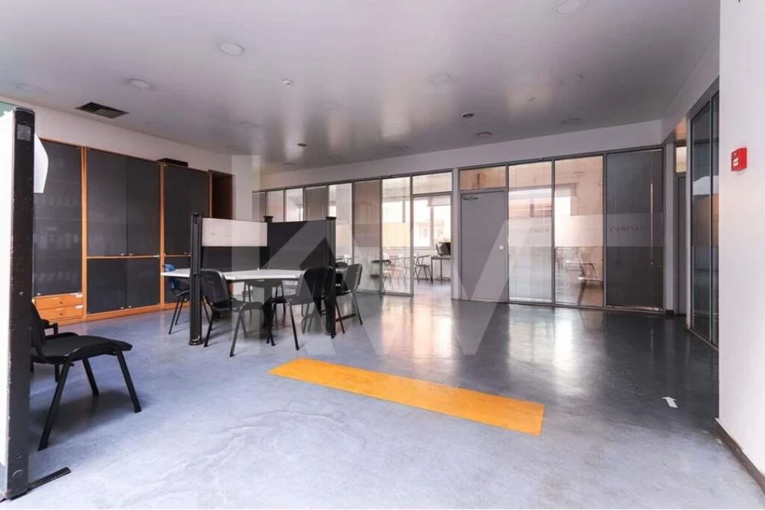 Loja para Venda em Alvalade Foto 8