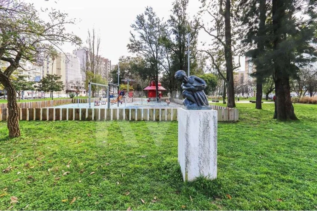 Loja para Venda em Alvalade Foto 33