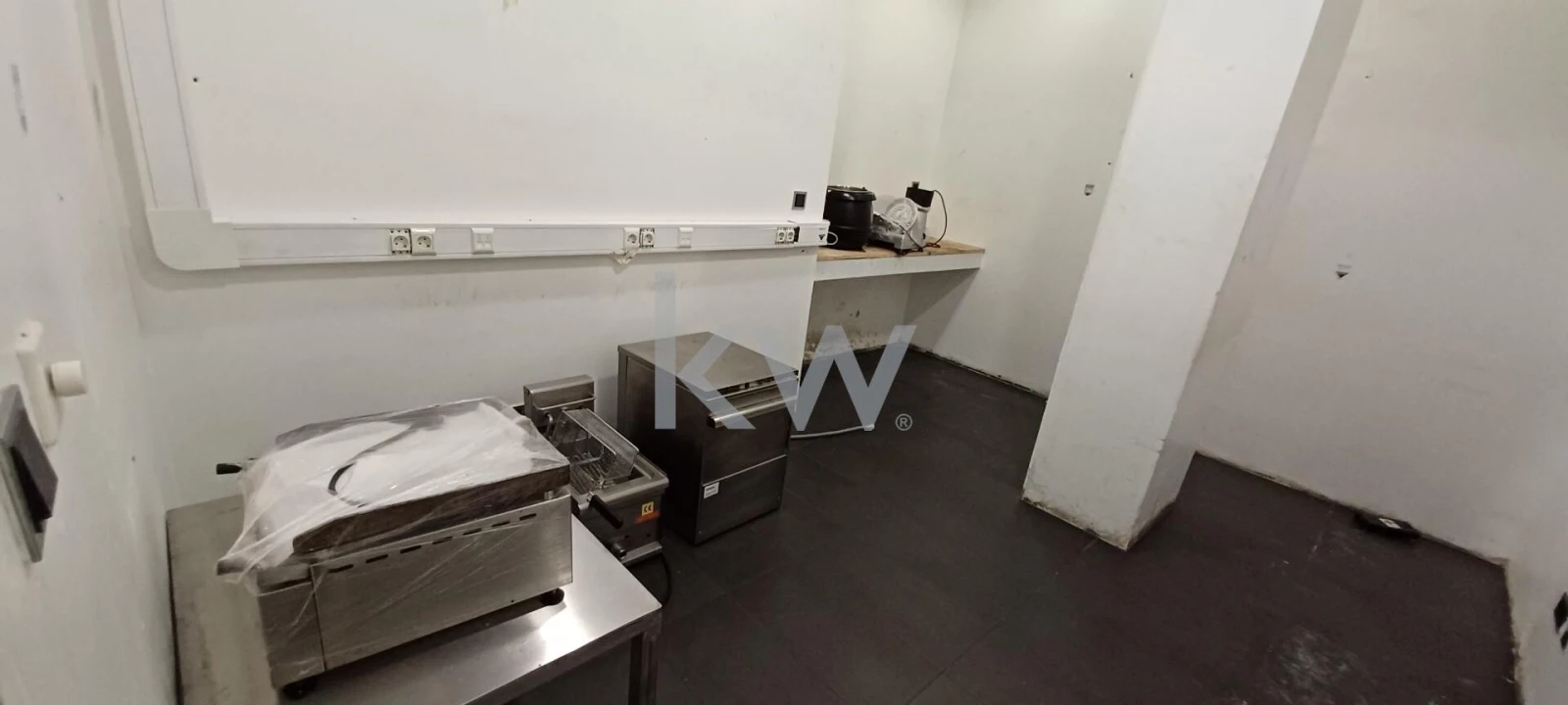 Loja para Venda em Parque das Nações Foto 13