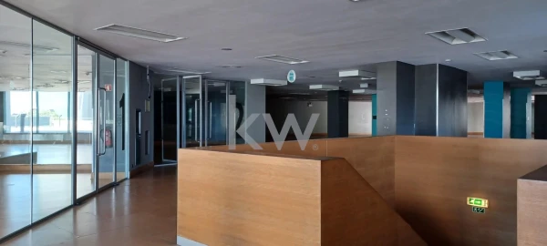 Loja para Venda em Parque das Nações