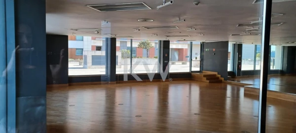 Loja para Venda em Parque das Nações