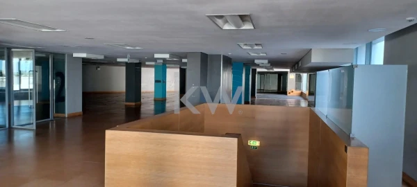 Loja para Venda em Parque das Nações