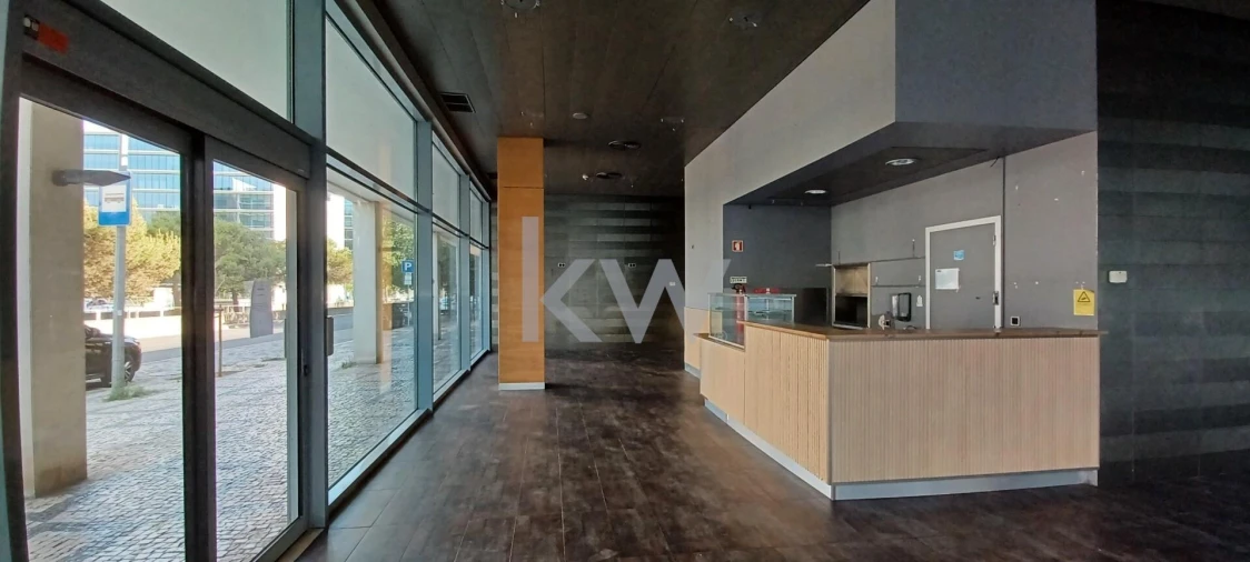 Loja para Venda em Parque das Nações Foto 5