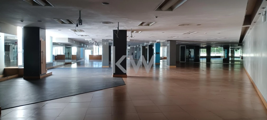 Loja para Venda em Parque das Nações Foto 77