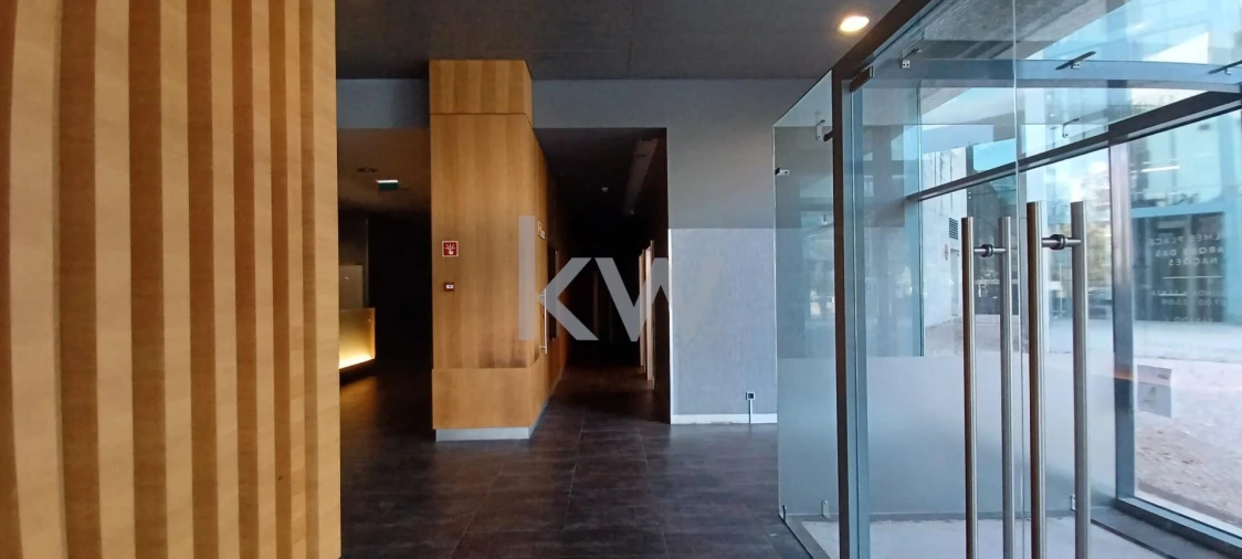 Loja para Venda em Parque das Nações Foto 9