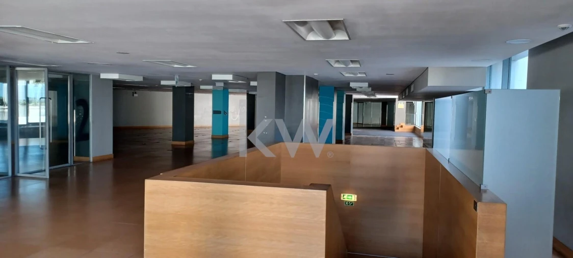 Loja para Venda em Parque das Nações Foto 63