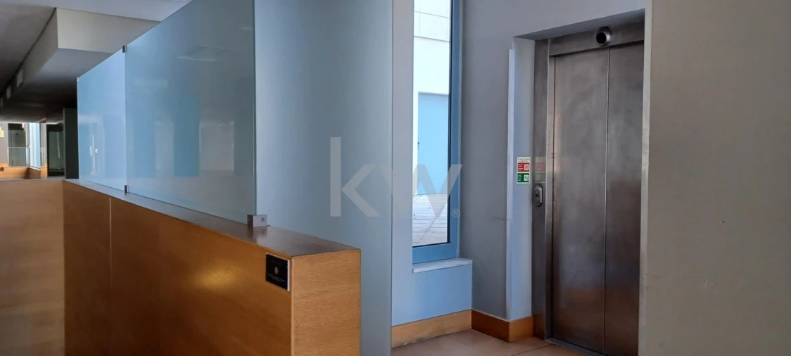 Loja para Venda em Parque das Nações Foto 61