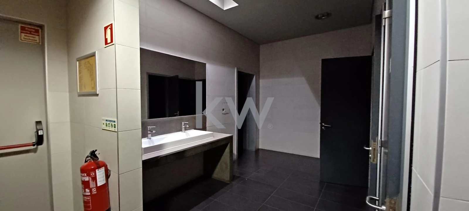 Loja para Venda em Parque das Nações Foto 26