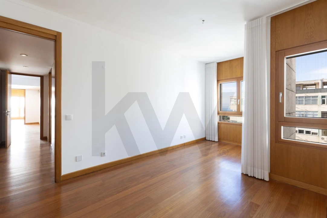 Apartamento T4 para Venda em Ajuda Foto 24