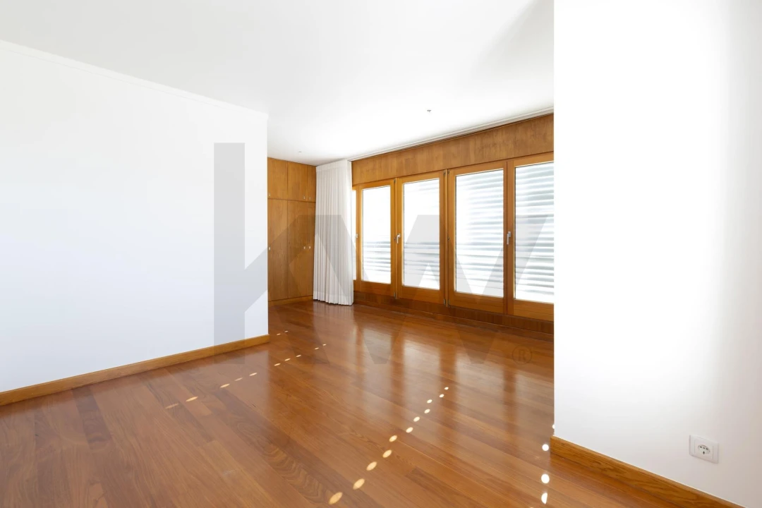 Apartamento T4 para Venda em Ajuda Foto 32