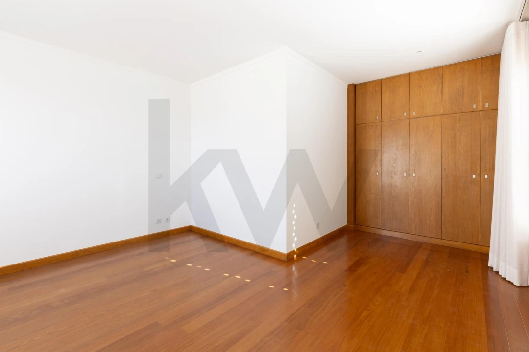 Apartamento T4 para Venda em Ajuda Foto 41