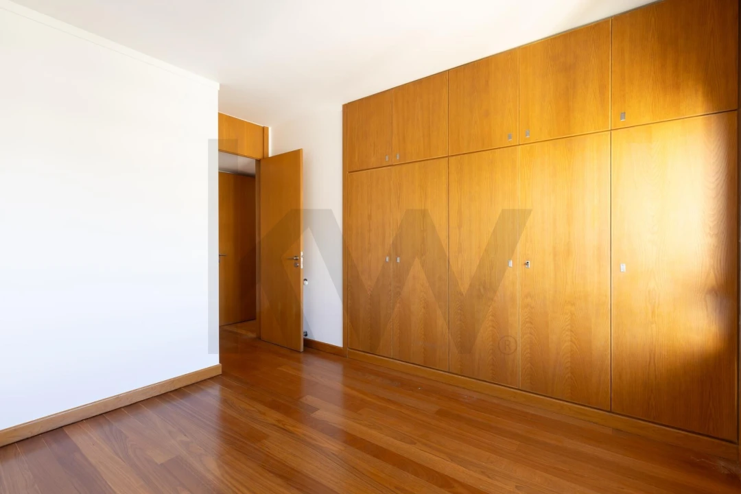 Apartamento T4 para Venda em Ajuda Foto 12