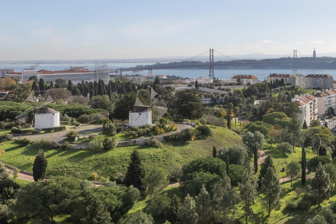 Apartamento T4 para Venda em Ajuda Foto 52