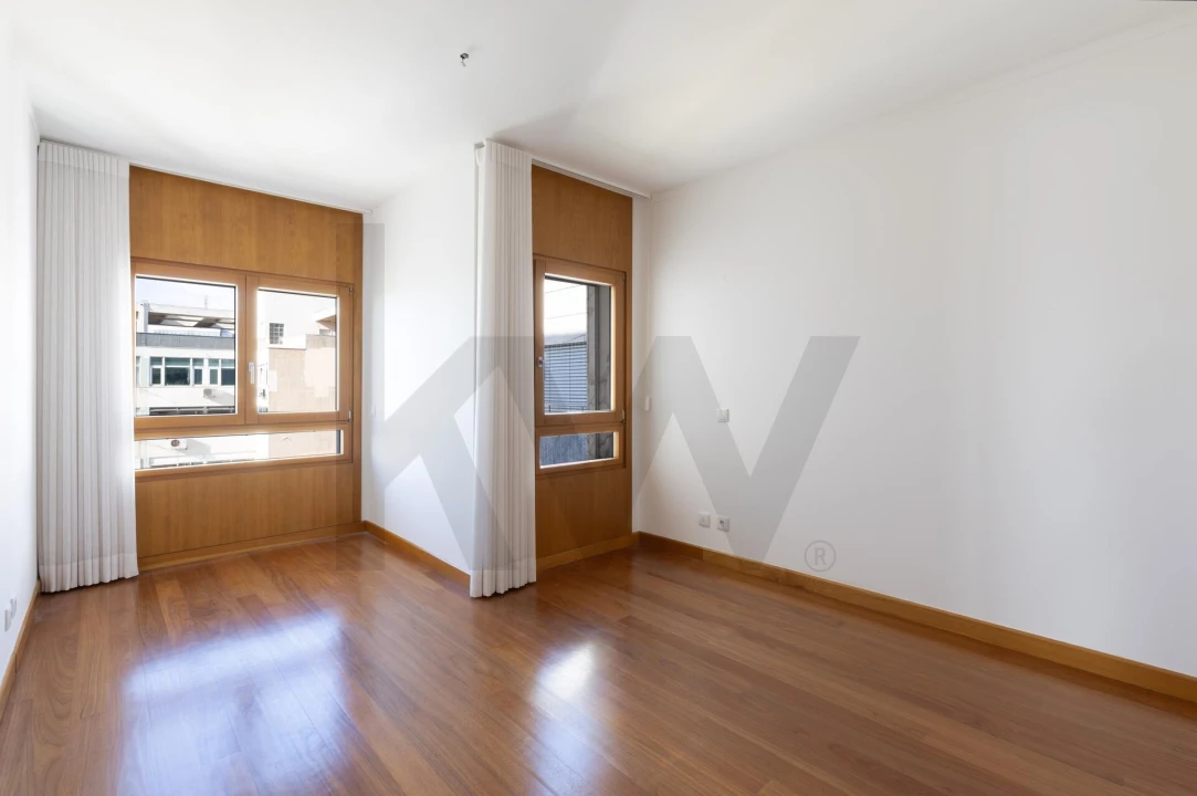 Apartamento T4 para Venda em Ajuda Foto 23