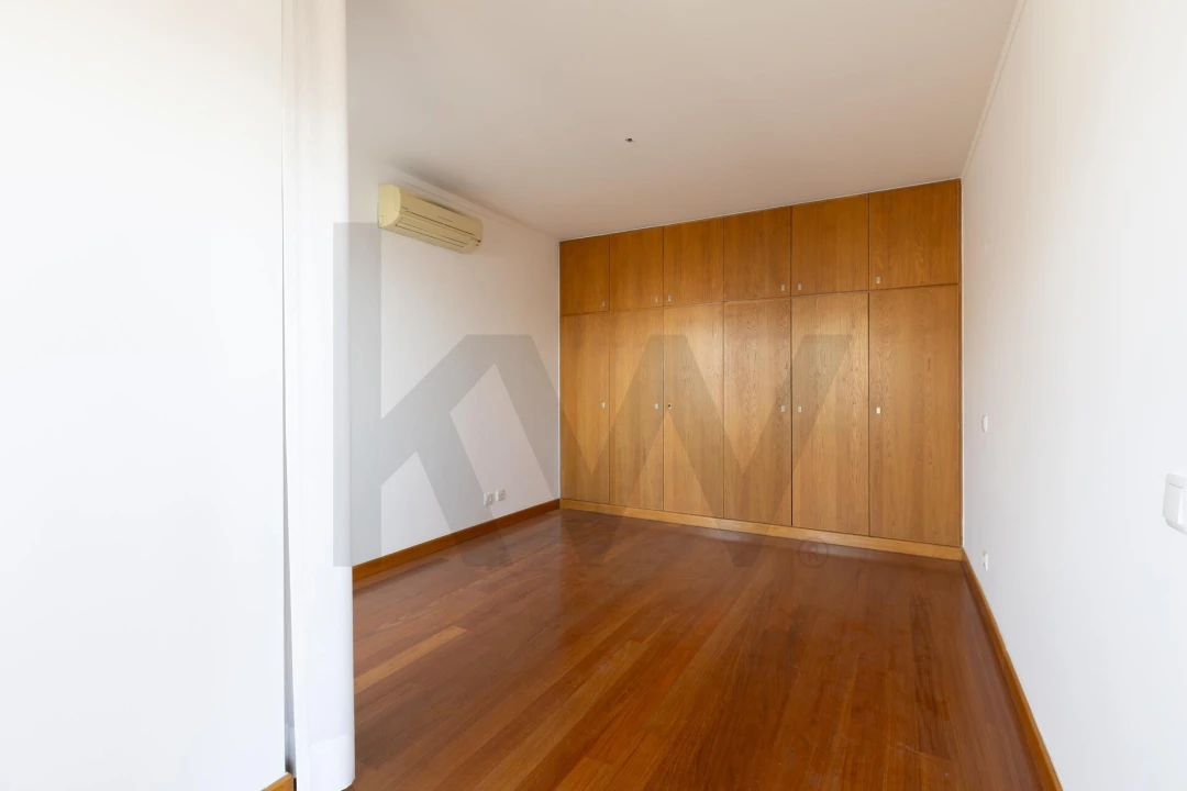 Apartamento T4 para Venda em Ajuda Foto 34