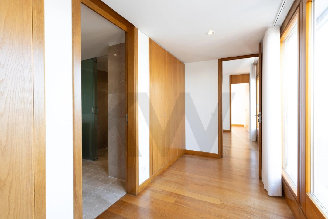 Apartamento T4 para Venda em Ajuda Foto 38