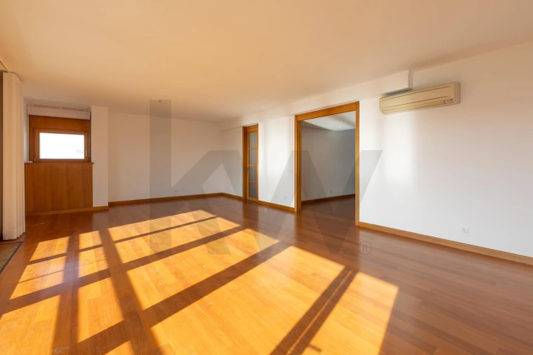 Apartamento T4 para Venda em Ajuda Foto 19