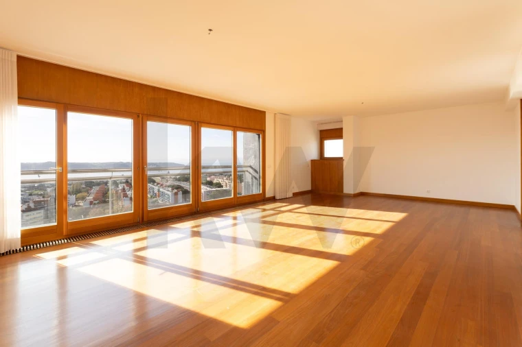 Apartamento T4 para Venda em Ajuda Foto 18