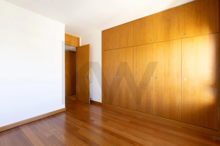 Apartamento T4 para Venda em Ajuda Foto 12