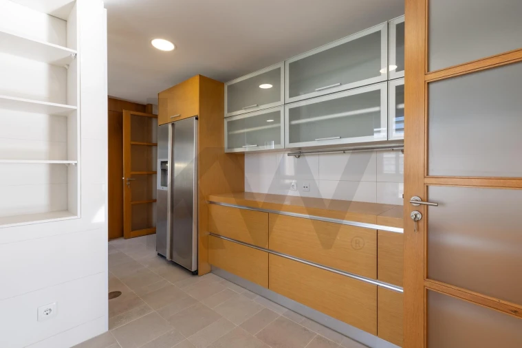 Apartamento T4 para Venda em Ajuda Foto 9