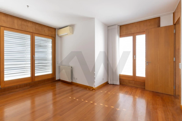 Apartamento T4 para Venda em Ajuda Foto 31