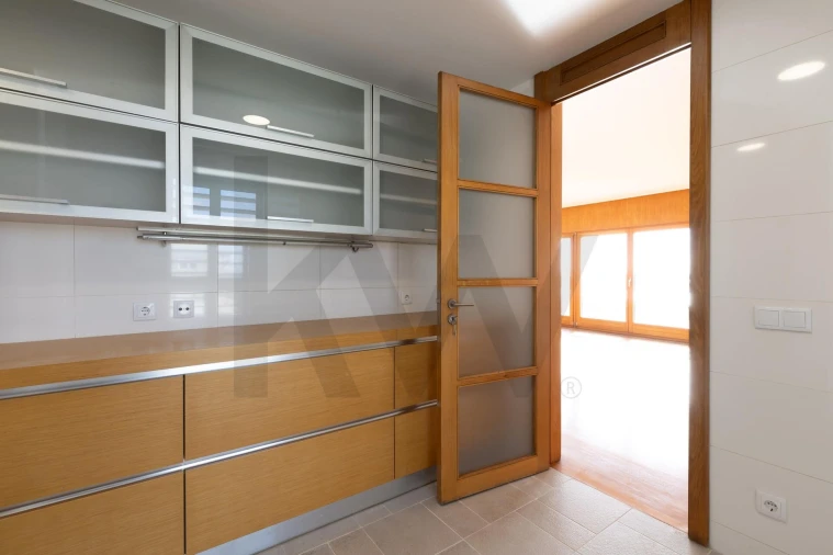 Apartamento T4 para Venda em Ajuda Foto 8