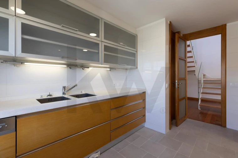 Apartamento T4 para Venda em Ajuda Foto 6