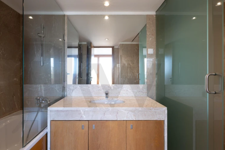 Apartamento T4 para Venda em Ajuda Foto 37