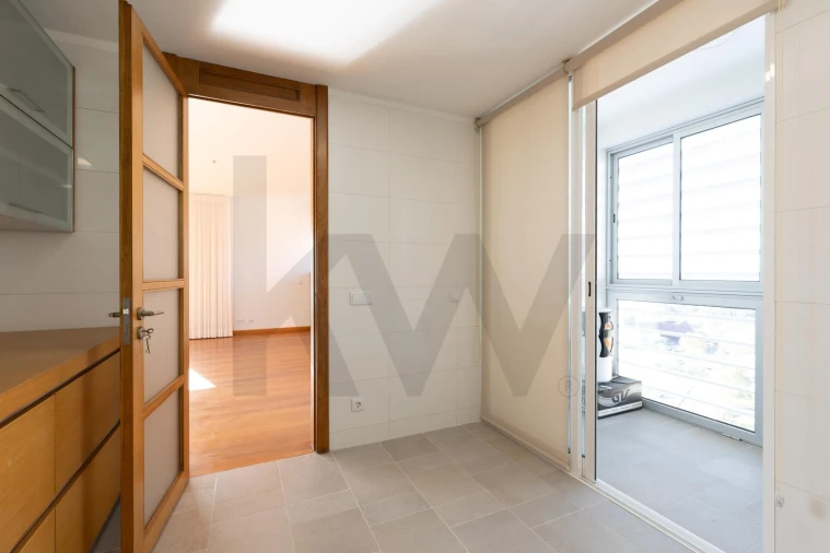 Apartamento T4 para Venda em Ajuda Foto 7