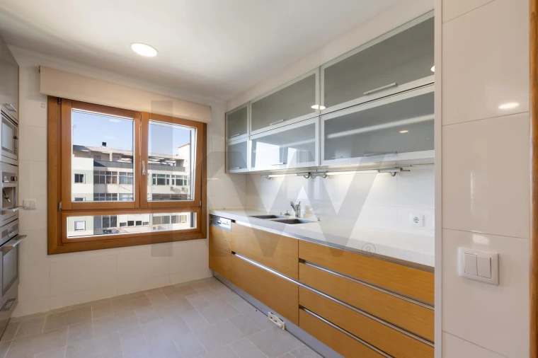 Apartamento T4 para Venda em Ajuda Foto 2