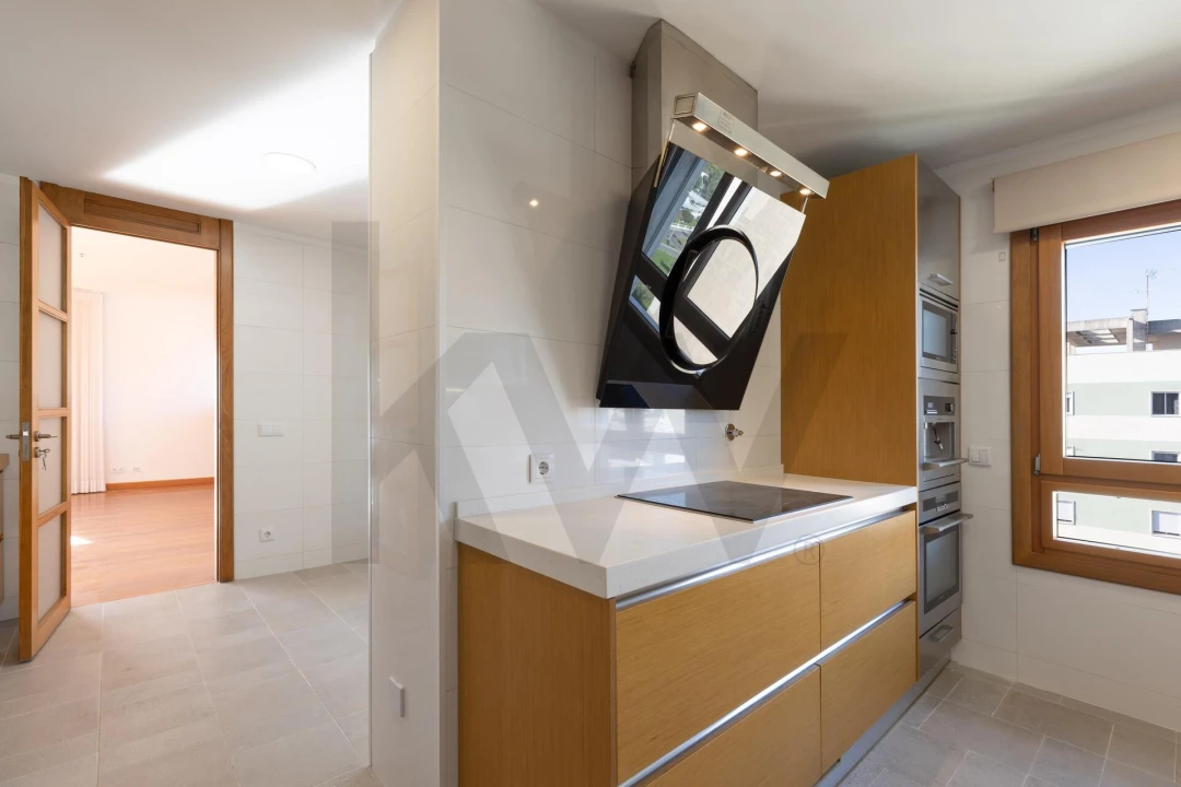 Apartamento T4 para Venda em Ajuda Foto 3