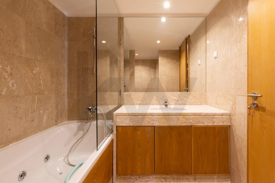 Apartamento T4 para Venda em Ajuda Foto 29