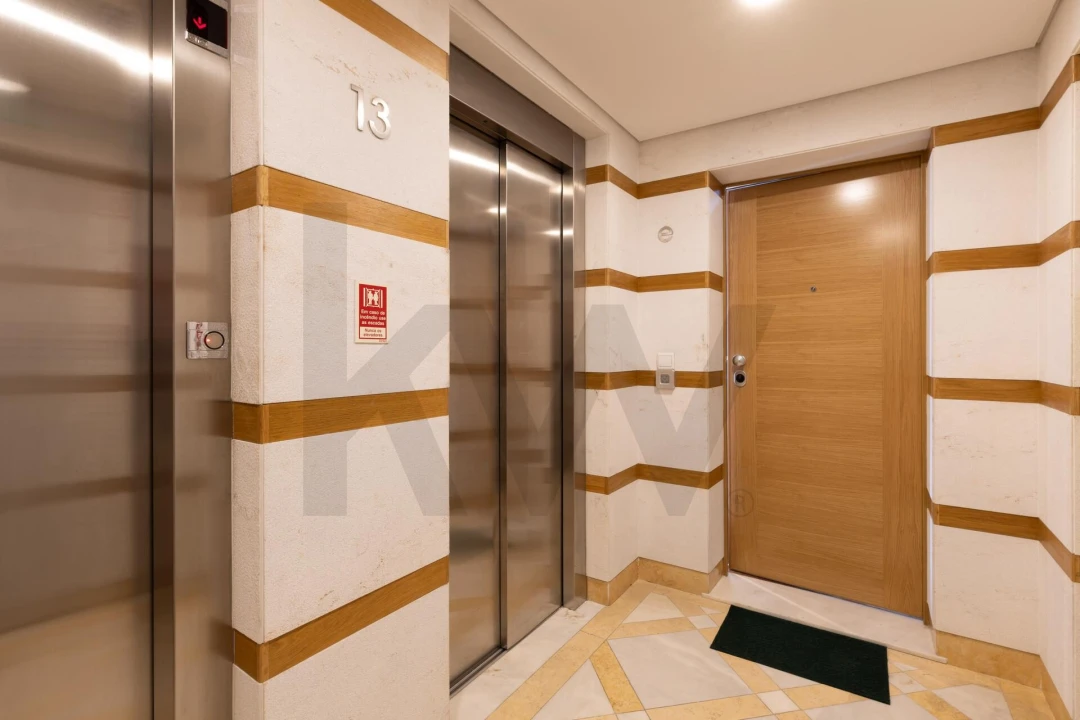 Apartamento T4 para Venda em Ajuda Foto 54