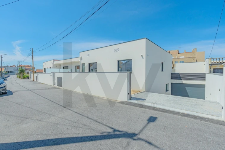Moradia T3 para Venda em São Felix da Marinha