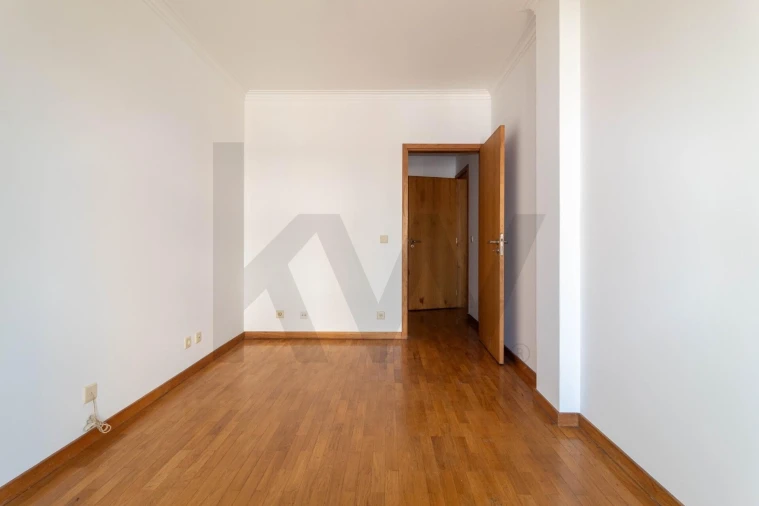 Apartamento T2 para Venda em Anta e Guetim Foto 34