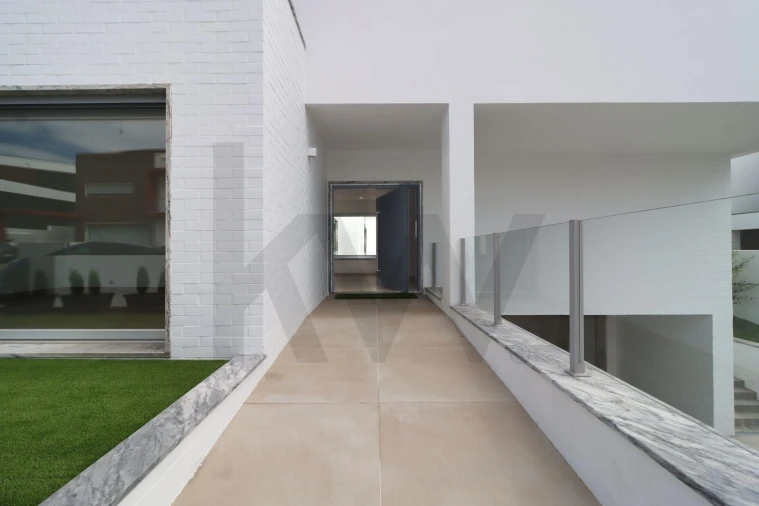 Moradia T4 para Venda em Santa Maria, São Pedro e Matacães Foto 15