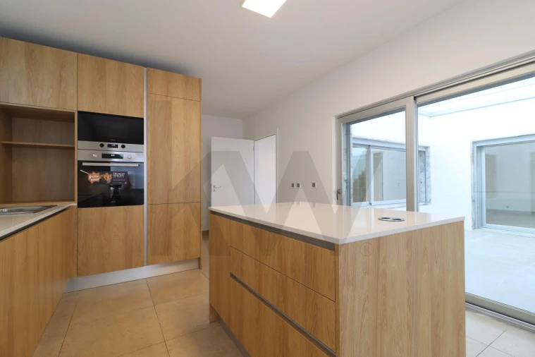 Moradia T4 para Venda em Santa Maria, São Pedro e Matacães Foto 40