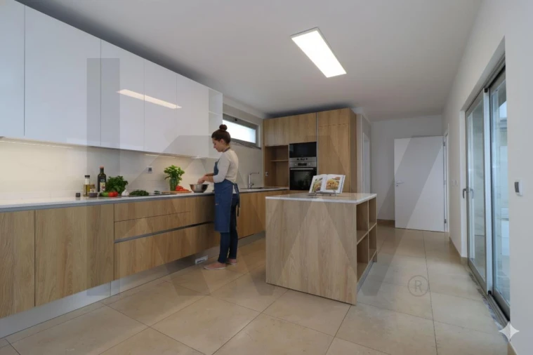 Moradia T4 para Venda em Santa Maria, São Pedro e Matacães Foto 4