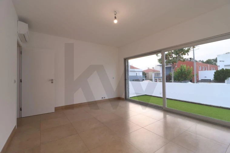 Moradia T4 para Venda em Santa Maria, São Pedro e Matacães Foto 49