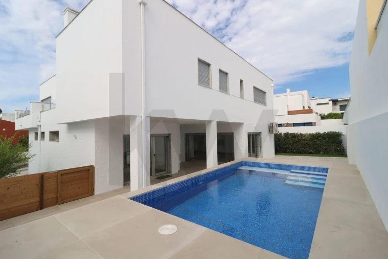 Moradia T4 para Venda em Santa Maria, São Pedro e Matacães Foto 54