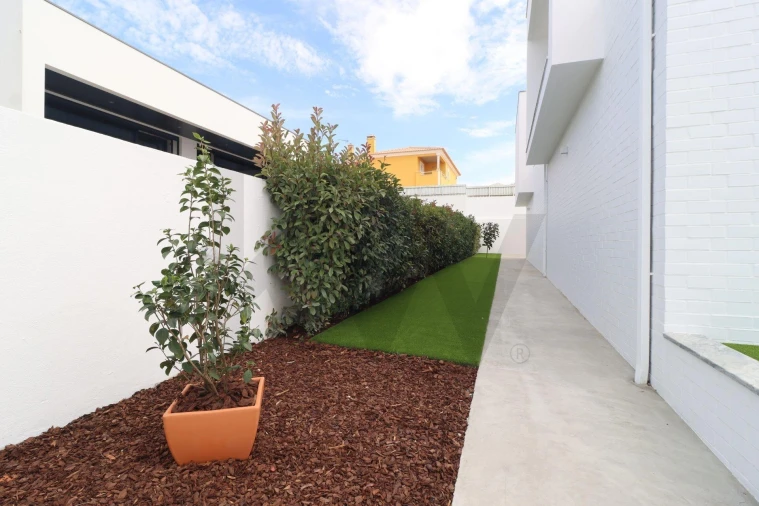 Moradia T4 para Venda em Santa Maria, São Pedro e Matacães Foto 17