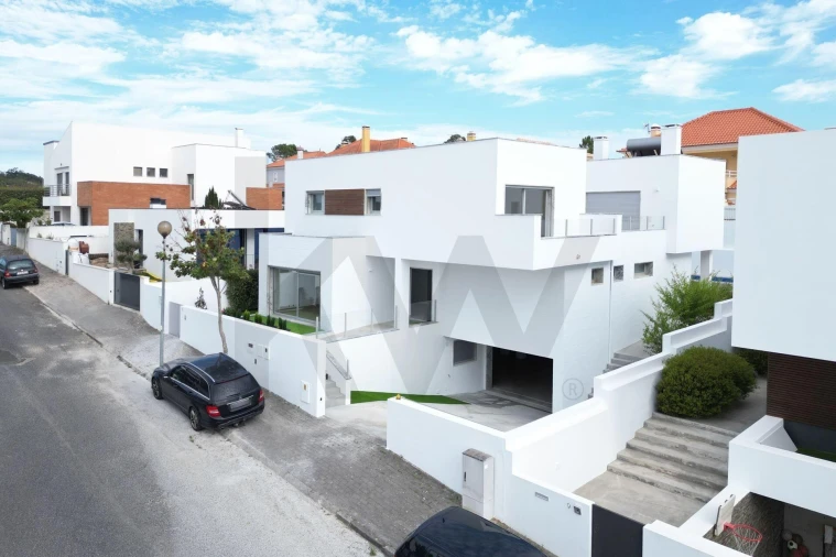 Moradia T4 para Venda em Santa Maria, São Pedro e Matacães Foto 9