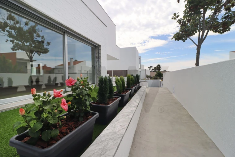 Moradia T4 para Venda em Santa Maria, São Pedro e Matacães Foto 18