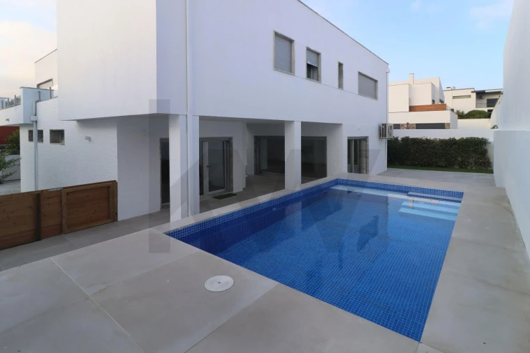 Moradia T4 para Venda em Santa Maria, São Pedro e Matacães Foto 23