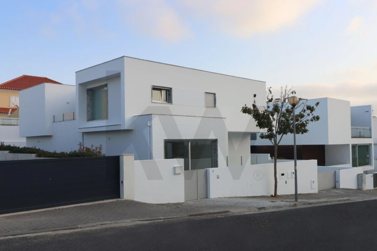 Moradia T4 para Venda em Santa Maria, São Pedro e Matacães Foto 19